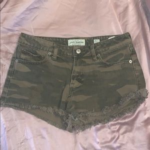 Low rise Camo shorts LUCKY